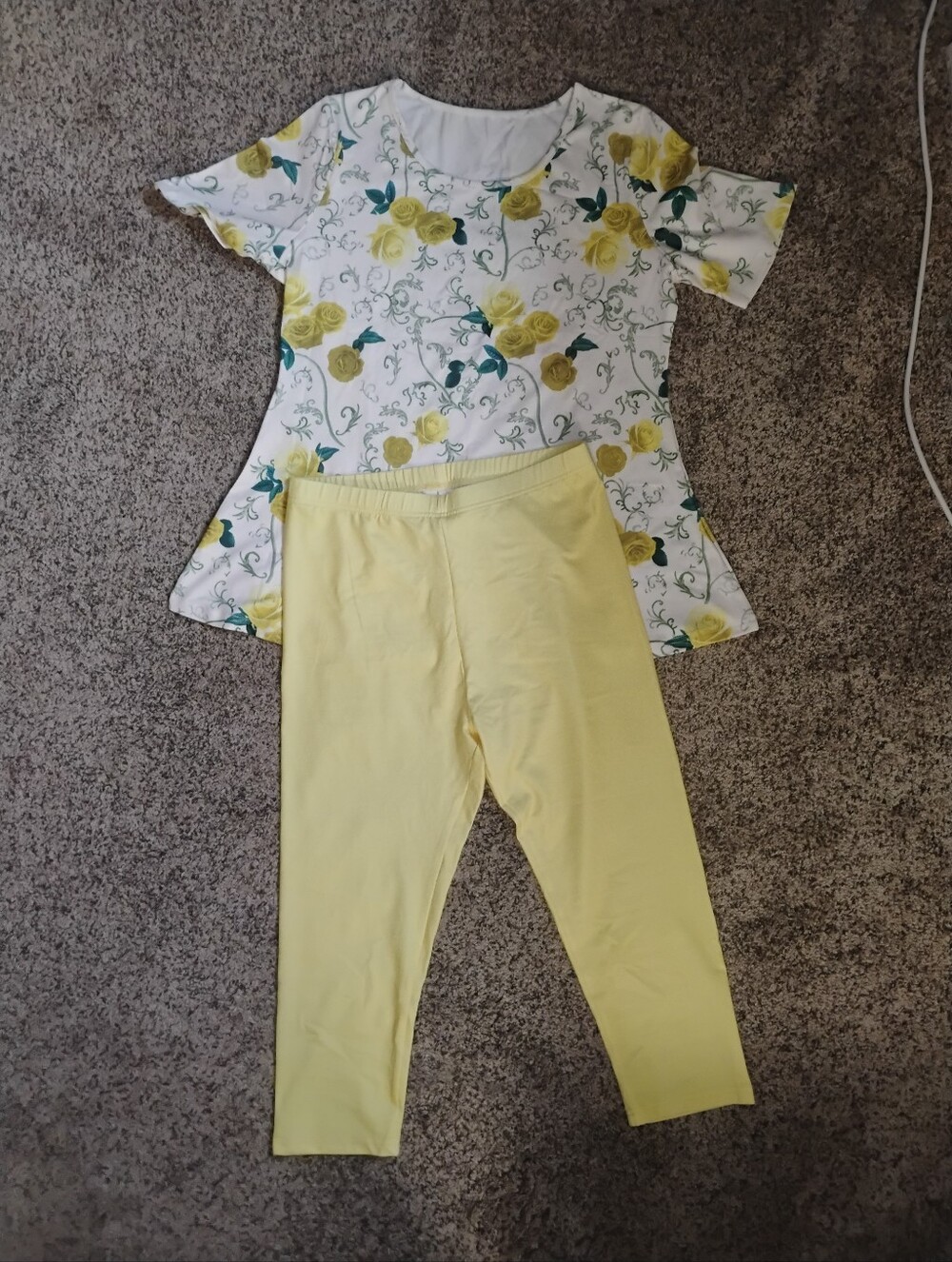 2/$11 Deal Floral Short Sleeve Top w/Yellow Roses &Yellow Capri